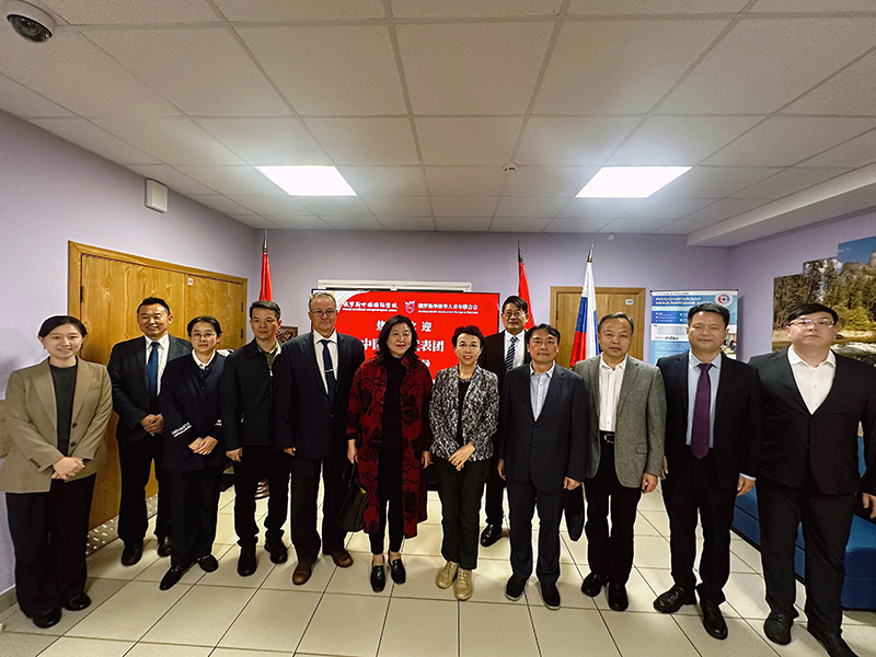 中国侨联副主席程红率团访问俄罗斯，走访调研侨团与华校